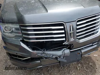 2015 Lincoln Navigator z VIN 5LMJJ3JT3FEJ07172, wystawiony jako IAAI lot #42313343 z przebiegiem 189 807 mil mil oraz . Historia ofert i sprzedaży dostępna na DreamBid. Obrazek 6.