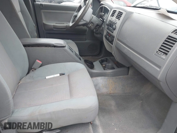 2005 Dodge Dakota SLT with VIN 1D7HE42K75S140168, listed as a IAAI auction lot 41581634 with 121,983 mi miles and . Bid and sale history available at carsss.com. Image 5.
