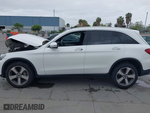 2019 Mercedes-Benz GLC 300 with VIN WDC0G4JB1KV136690, listed as a IAAI auction lot 42121407 with 42,542 mi miles and . Bid and sale history available at DreamBid. Image 14.
