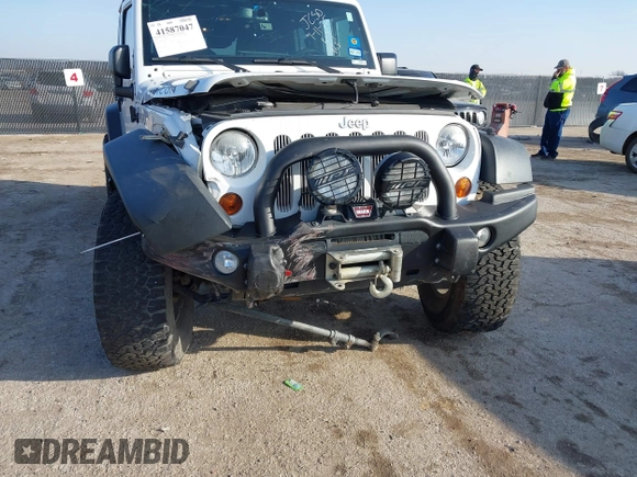 2013 Jeep Wrangler Unlimited Rubicon with VIN 1C4BJWFG0DL529739, listed as a IAAI auction lot 41587047 with 93,116 mi miles. Bid and sale history available at carsss.com. Image 6.