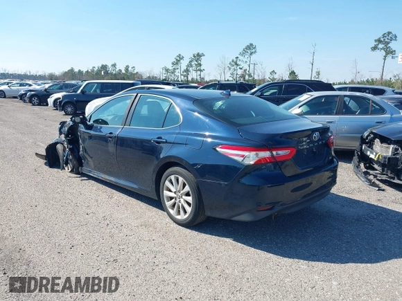 2020 Toyota Camry LE with VIN 4T1C11AK9LU985116, listed as a IAAI auction lot 40798999 with 53,390 mi miles. Bid and sale history available at carsss.com. Image 3.