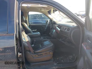 2014 GMC Yukon SLT with VIN 1GKS1CE00ER247249, listed as a IAAI auction lot 41271351 with 215,044 mi miles. Bid and sale history available at carsss.com. Image 5.