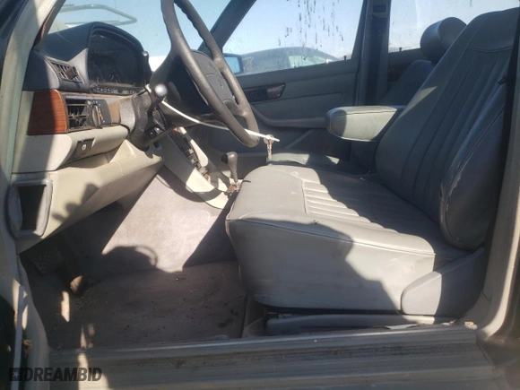 1988 Mercedes-Benz 420 Series 420SEL with VIN WDBCA35D5JA388327, listed as a Copart auction lot 74394414 with NaN miles and Salvage Title. Bid and sale history available at carsss.com. Image 7.
