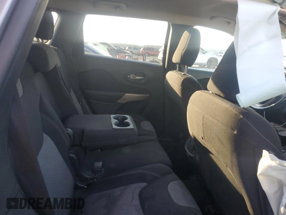 2021 Jeep Cherokee Latitude z VIN 1C4PJLCB7JD596891, wystawiony jako Copart lot #50833275 z przebiegiem 107 902 mil mil oraz Szkoda całkowita • Salvage title. Historia ofert i sprzedaży dostępna na DreamBid. Obrazek 10.