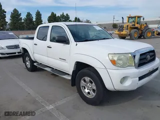 2005 Toyota Tacoma PreRunner with VIN 5TEJU62N05Z014976, listed as a IAAI auction lot 41770767 with 343,946 mi miles. Bid and sale history available at carsss.com. Image 1.