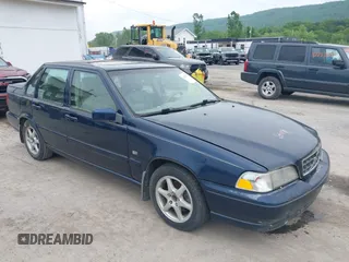 2000 Volvo S70 z VIN YV1LS56D8Y2627201, wystawiony jako IAAI lot #42287057 z przebiegiem 203 975 mil mil oraz . Historia ofert i sprzedaży dostępna na DreamBid. Obrazek 1.