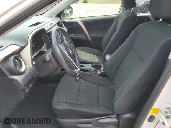 2015 Toyota RAV4 LE z VIN JTMBFREV7FJ047058, wystawiony jako Copart lot #65606425 z przebiegiem 109 985 mil mil oraz Szkoda całkowita • Salvage title. Historia ofert i sprzedaży dostępna na DreamBid. Obrazek 7.