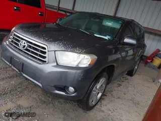 2008 Toyota Highlander Sport with VIN JTEDS43A882041821, listed as a IAAI auction lot 41981082 with 252,993 mi miles. Bid and sale history available at carsss.com. Image 2.