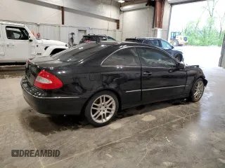2009 Mercedes-Benz CLK 350 z VIN WDBTJ56HX9F264369, wystawiony jako Copart lot #57518715 z przebiegiem 110 509 mil mil oraz Nie do naprawy • Non repairable. Historia ofert i sprzedaży dostępna na DreamBid. Obrazek 3.
