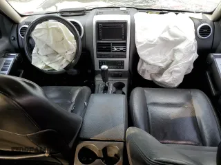 2007 Mercury Mountaineer Premier z VIN 4M2EU48827UJ22481, wystawiony jako Copart lot #70305864 z przebiegiem 284 593 mil mil oraz Szkoda całkowita • Salvage title. Historia ofert i sprzedaży dostępna na DreamBid. Obrazek 8.