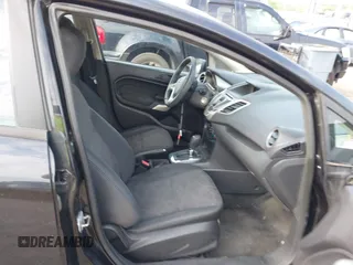 2013 Ford Fiesta SE z VIN 3FADP4EJ0DM149488, wystawiony jako IAAI lot #42373815 z przebiegiem 195 835 mil mil oraz . Historia ofert i sprzedaży dostępna na DreamBid. Obrazek 5.