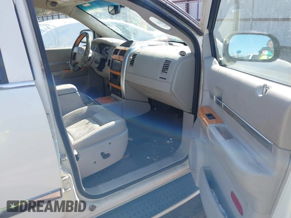 2008 Chrysler Aspen Limited z VIN 1A8HX582X8F150801, wystawiony jako IAAI lot #41995303 z przebiegiem 272 950 mil mil oraz . Historia ofert i sprzedaży dostępna na DreamBid. Obrazek 5.