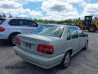 2000 Volvo S70 с VIN YV1LS56D5Y2661189, выставлен на аукционе IAAI как лот 42362551 с пробегом 197 541 миль миль и . История ставок и продаж доступна на DreamBid. Изображение 4.