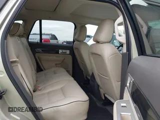 2010 Lincoln MKX z VIN 2LMDJ6JC0ABJ11318, wystawiony jako IAAI lot #42448885 z przebiegiem 92 860 mil mil oraz . Historia ofert i sprzedaży dostępna na DreamBid. Obrazek 8.