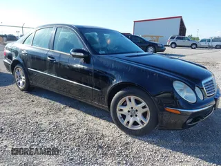 2005 Mercedes-Benz E 320 z VIN WDBUF65J05A673388, wystawiony jako IAAI lot #42294901 z przebiegiem Nie podano mil oraz . Historia ofert i sprzedaży dostępna na DreamBid. Obrazek 1.