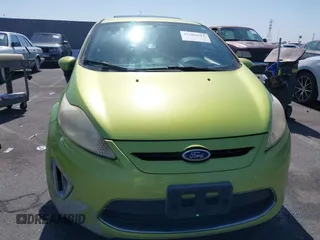 2011 Ford Fiesta SE z VIN 3FADP4EJ5BM138077, wystawiony jako IAAI lot #42506611 z przebiegiem Nie podano mil oraz . Historia ofert i sprzedaży dostępna na DreamBid. Obrazek 6.