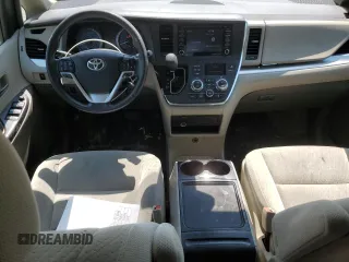 2018 Toyota Sienna LE Auto Access Seat with VIN 5TDKZ3DC5JS937221, listed as a Copart auction lot 59595765 with 118,790 mi miles and Salvage title. Bid and sale history available at DreamBid. Image 8.