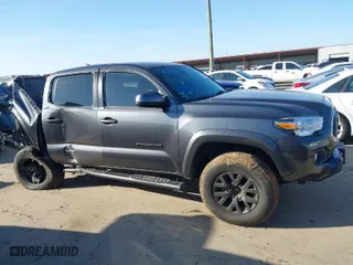 2022 Toyota Tacoma 2WD SR5 with VIN 3TMAZ5CN5NM176660, listed as a IAAI auction lot 41585551 with 32,303 mi miles. Bid and sale history available at carsss.com. Image 13.