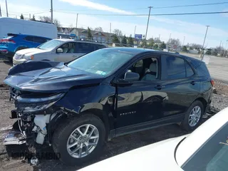 2024 Chevrolet Equinox LS z VIN 3GNAXSEG5RL261018, wystawiony jako IAAI lot #41937730 z przebiegiem 4 636 mil mil oraz . Historia ofert i sprzedaży dostępna na DreamBid. Obrazek 15.