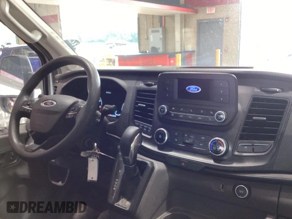 2022 Ford Transit Cargo z VIN 1FTBR1CG6NKA06474, wystawiony jako IAAI lot #42575858 z przebiegiem 82 772 mil mil oraz . Historia ofert i sprzedaży dostępna na DreamBid. Obrazek 20.