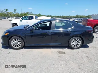 2023 Toyota Camry LE z VIN 4T1C11AK2PU120803, wystawiony jako IAAI lot #42060384 z przebiegiem 38 897 mil mil oraz . Historia ofert i sprzedaży dostępna na DreamBid. Obrazek 15.