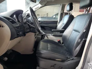 2016 Chrysler Town & Country Touring with VIN 2C4RC1BG7GR141596, listed as a Copart auction lot 53811085 with 126,280 mi miles and Clean Title. Bid and sale history available at DreamBid. Image 7.