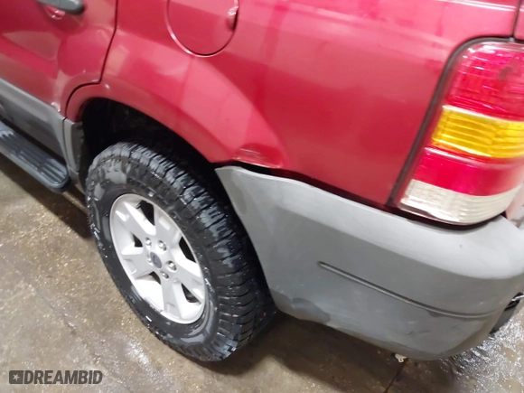 2006 Ford Escape XLT with VIN 1FMYU03106KC15575, listed as a IAAI auction lot 42017906 with 187,733 mi miles. Bid and sale history available at carsss.com. Image 18.