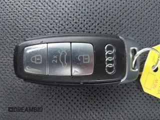 2019 Audi A8 L with VIN WAU8DAF8XKN018289, listed as a IAAI auction lot 41203292 with 28,758 mi miles. Bid and sale history available at carsss.com. Image 11.