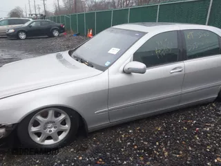 2001 Mercedes-Benz S-Class with VIN WDBNG75JX1A196406, listed as a IAAI auction lot 41682384 with 999,999 mi miles. Bid and sale history available at carsss.com. Image 6.