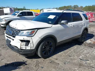 2018 Ford Explorer XLT z VIN 1FM5K7D86JGC51540, wystawiony jako IAAI lot #41572752 z przebiegiem 118 414 mil mil oraz . Historia ofert i sprzedaży dostępna na DreamBid. Obrazek 17.