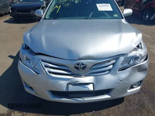 2011 Toyota Camry LE z VIN 4T4BF3EK0BR214583, wystawiony jako IAAI lot #42145861 z przebiegiem 70 789 mil mil oraz . Historia ofert i sprzedaży dostępna na DreamBid. Obrazek 6.