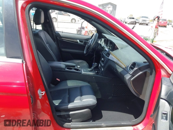 2013 Mercedes-Benz C 300 Sport с VIN WDDGF8AB8DR284402, выставлен на аукционе IAAI как лот 42291028 с пробегом Не указан миль и . История ставок и продаж доступна на DreamBid. Изображение 5.