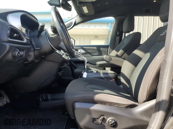 2020 Chrysler Pacifica Touring with VIN 2C4RC1FG1LR242086, listed as a Copart auction lot 50824185 with 105,779 mi miles and Salvage title. Bid and sale history available at DreamBid. Image 7.