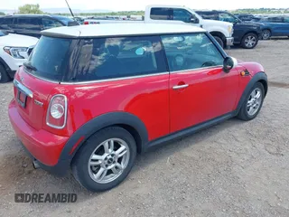 2011 MINI Hardtop with VIN WMWSU3C58BT182728, listed as a IAAI auction lot 42393337 with 142,386 mi miles and . Bid and sale history available at DreamBid. Image 4.