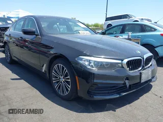 2019 BMW 5 Series 530i z VIN WBAJA5C51KWW02280, wystawiony jako IAAI lot #42311712 z przebiegiem 50 965 mil mil oraz . Historia ofert i sprzedaży dostępna na DreamBid. Obrazek 1.