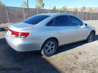 2007 Hyundai Azera GLS with VIN KMHFC46D67A226207, listed as a IAAI auction lot 41526623 with 123,066 mi miles. Bid and sale history available at carsss.com. Image 4.