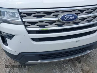 2018 Ford Explorer XLT z VIN 1FM5K7D8XJGA91825, wystawiony jako IAAI lot #42387991 z przebiegiem Nie podano mil oraz . Historia ofert i sprzedaży dostępna na DreamBid. Obrazek 6.