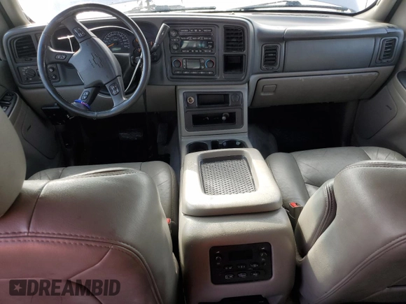 2004 Chevrolet Suburban Z71 with VIN 3GNFK16Z74G314849, listed as a Copart auction lot 46052385 with 200,673 mi miles and Salvage Title. Bid and sale history available at carsss.com. Image 8.