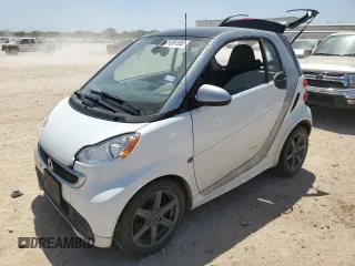 2013 Smart fortwo Pure z VIN WMEEJ3BA9DK627656, wystawiony jako Copart lot #52109195 z przebiegiem 118 181 mil mil oraz Tytuł czysty. Historia ofert i sprzedaży dostępna na DreamBid. Obrazek 1.