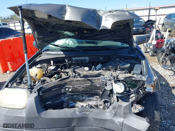 2006 Ford Escape XLT with VIN 1FMYU03106KA54774, listed as a IAAI auction lot 41940956 with 146,674 mi miles. Bid and sale history available at carsss.com. Image 10.