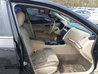 2014 Nissan Altima S with VIN 1N4AL3AP7EN366594, listed as a IAAI auction lot 41940506 with 211,235 mi miles and . Bid and sale history available at carsss.com. Image 5.