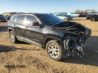 2017 Jeep Cherokee Latitude with VIN 1C4PJLCS3HW547640, listed as a Copart auction lot 83420164 with Not Provided miles and Clean Title. Bid and sale history available at carsss.com. Image 4.
