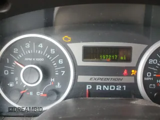 2005 Ford Expedition Eddie Bauer z VIN 1FMFU18575LA94920, wystawiony jako Copart lot #56857955 z przebiegiem 197 217 mil mil oraz Szkoda całkowita • Salvage title. Historia ofert i sprzedaży dostępna na DreamBid. Obrazek 9.