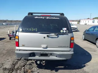 2004 Chevrolet Suburban LS with VIN 3GNFK16Z14G220272, listed as a IAAI auction lot 41768348 with 283,233 mi miles. Bid and sale history available at carsss.com. Image 16.