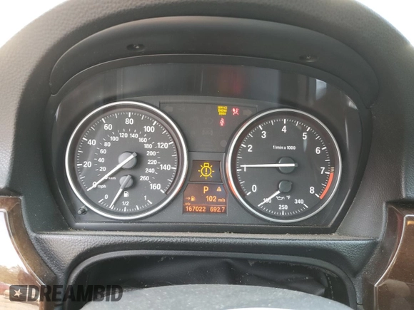 2011 BMW 3 Series 328i z VIN WBAKE5C52BE573743, wystawiony jako Copart lot #42547735 z przebiegiem 167 022 mil mil oraz Szkoda całkowita • Salvage title. Historia ofert i sprzedaży dostępna na DreamBid. Obrazek 9.