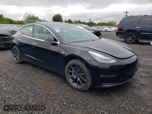 2019 Tesla Model 3 Mid Range z VIN 5YJ3E1EA0KF394514, wystawiony jako Copart lot #58051215 z przebiegiem Nie podano mil oraz Szkody całkowita. Historia ofert i sprzedaży dostępna na DreamBid. Obrazek 4.