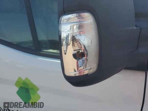 2019 Ford Transit z VIN 1FTYE1YM5KKB87003, wystawiony jako IAAI lot #42610488 z przebiegiem 106 642 mil mil oraz . Historia ofert i sprzedaży dostępna na DreamBid. Obrazek 10.