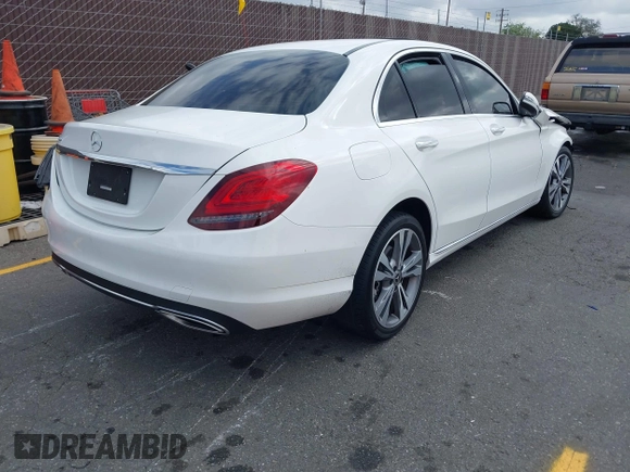 2021 Mercedes-Benz C 300 z VIN W1KWF8DB8MR605913, wystawiony jako IAAI lot #42098934 z przebiegiem 41 085 mil mil oraz . Historia ofert i sprzedaży dostępna na DreamBid. Obrazek 4.