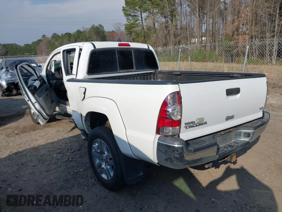 2015 Toyota Tacoma with VIN 3TMMU4FN5FM073323, listed as a IAAI auction lot 41800476 with 132,250 mi miles and . Bid and sale history available at DreamBid. Image 3.