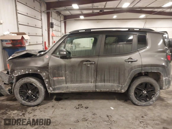 2018 Jeep Renegade Trailhawk with VIN ZACCJBCB7JPG85967, listed as a IAAI auction lot 41611403 with 70,073 mi miles. Bid and sale history available at carsss.com. Image 14.